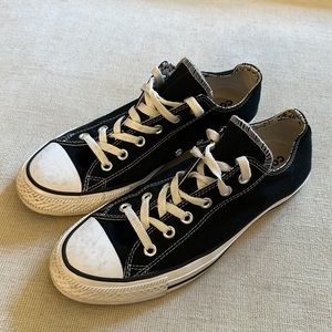 Women’s converse size 10